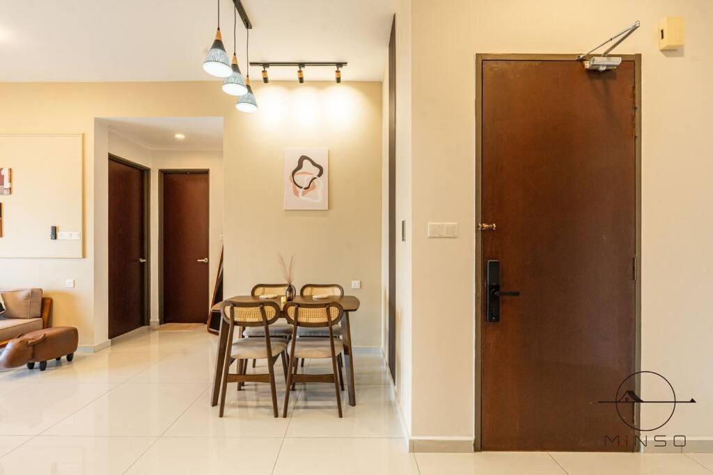 Kingsbay A #seaview #woodenstyle #4pax Apartemen *