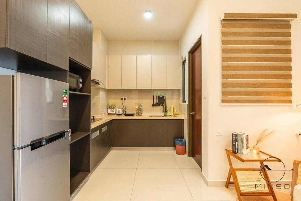 Kingsbay A #seaview #woodenstyle #4pax Apartemen